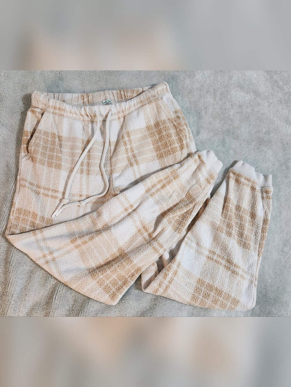 aerie Cream & Tan Plaid Fuzzy Jogger Pajama Bottoms